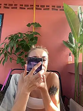 White Lu online show from April 23, 2026, 2:02 am