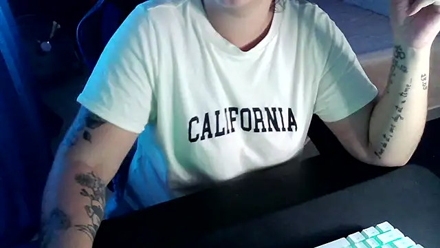 bunnyfox420 online show from September 16, 2025, 3:35 pm