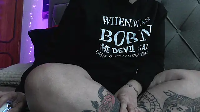 bunnyfox420 online show from December 15, 2025, 6:23 pm