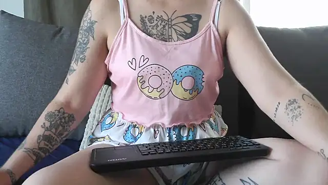 bunnyfox420 online show from July 7, 2026, 2:54 pm