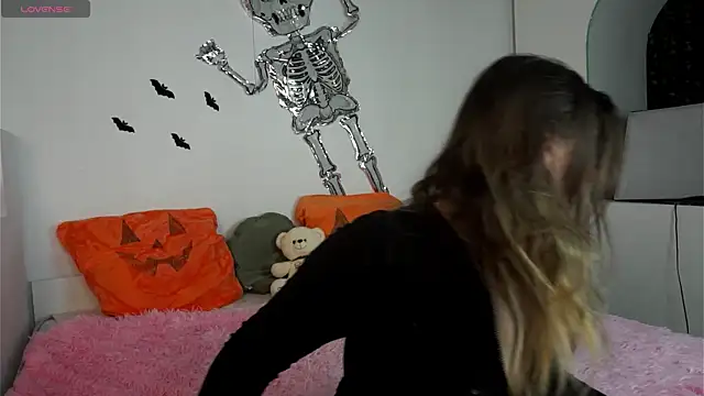 nawuwu online show from October 30, 2025, 4:14 am