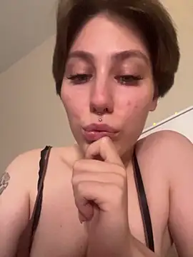 Snapshot of Molli_Luv chatting on October 29, 2025, 4:31 pm Molli Luv online show from October 29, 2025, 4:31 pm