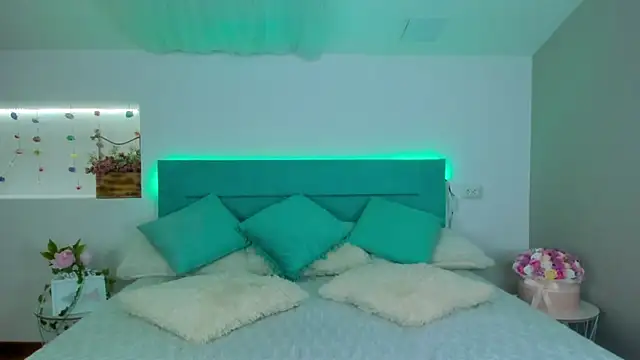 mars elina  online show from March 8, 2025, 2:30 pm