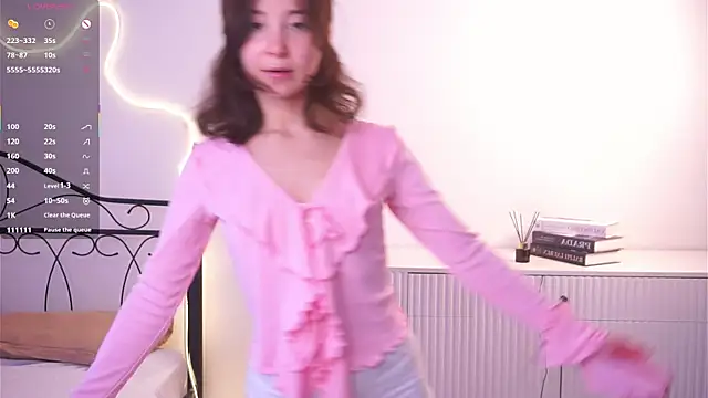 VeronaCritchlow online show from March 31, 2026, 7:09 am