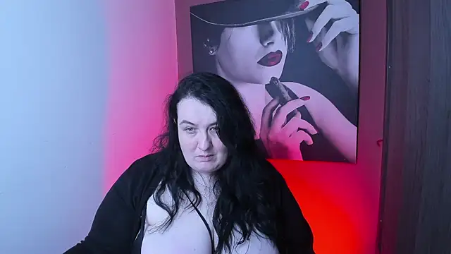 Snapshot of QueenOfHaze chatting on November 15, 2025, 7:43 pm QueenOfHaze online show from November 15, 2025, 7:43 pm