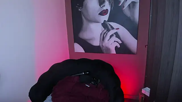 QueenOfHaze online show from March 19, 2026, 4:33 pm