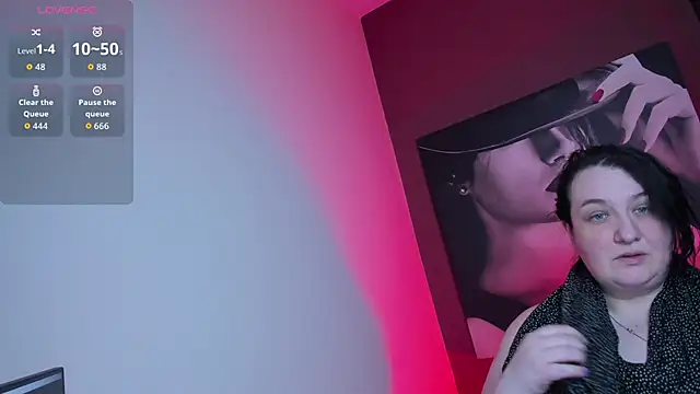 QueenOfHaze online show from April 30, 2026, 12:00 pm