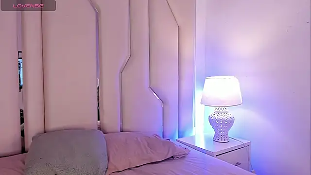 Loreanna Joy online show from October 9, 2025, 11:52 am