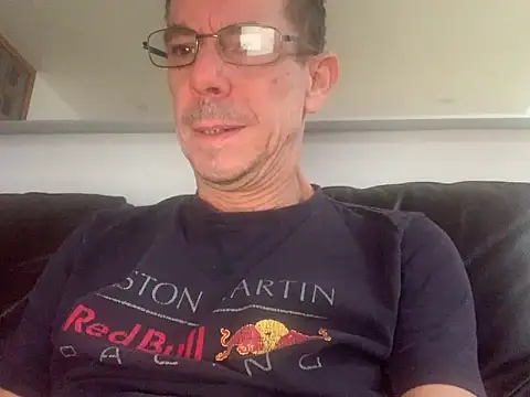 Snapshot of Kenhornu chatting on February 10, 2026, 2:43 pm Kenhornu online show from February 10, 2026, 2:43 pm