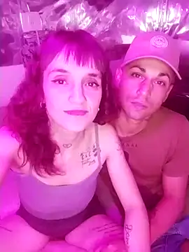 parejarica420 online show from May 8, 2026, 1:22 am