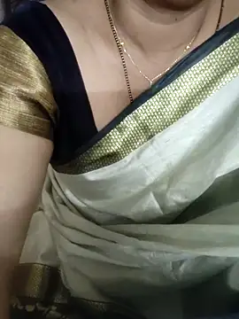 laxmitelugu78 online show from October 31, 2025, 3:57 pm