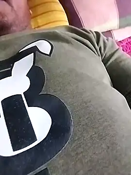 Snapshot of Simrandeshipp chatting on February 28, 2025, 7:05 am Simrandeshipp online show from February 28, 2025, 7:05 am