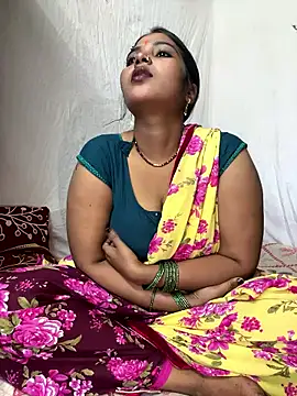 Snapshot of Simrandeshipp chatting on January 19, 2026, 5:44 am Simrandeshipp online show from January 19, 2026, 5:44 am