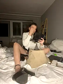 bunnythetailor online show from November 3, 2025, 11:37 pm