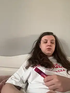 Snapshot of bunnythetailor chatting on February 3, 2026, 2:33 pm bunnythetailor online show from February 3, 2026, 2:33 pm