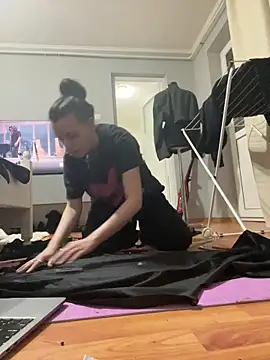 Snapshot of bunnythetailor chatting on February 11, 2026, 8:14 pm bunnythetailor online show from February 11, 2026, 8:14 pm