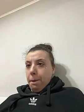 Snapshot of bunnythetailor chatting on February 16, 2026, 11:23 pm bunnythetailor online show from February 16, 2026, 11:23 pm