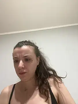 Snapshot of bunnythetailor chatting on February 24, 2026, 4:27 pm bunnythetailor online show from February 24, 2026, 4:27 pm