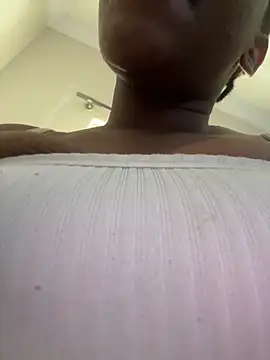 Snapshot of Boneca25 chatting on February 9, 2026, 9:57 am Boneca25 online show from February 9, 2026, 9:57 am