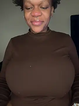 Snapshot of Boneca25 chatting on February 12, 2026, 2:39 am Boneca25 online show from February 12, 2026, 2:39 am