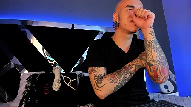 Snapshot of kaletattoo chatting on February 7, 2025, 2:29 am kaletattoo online show from February 7, 2025, 2:29 am