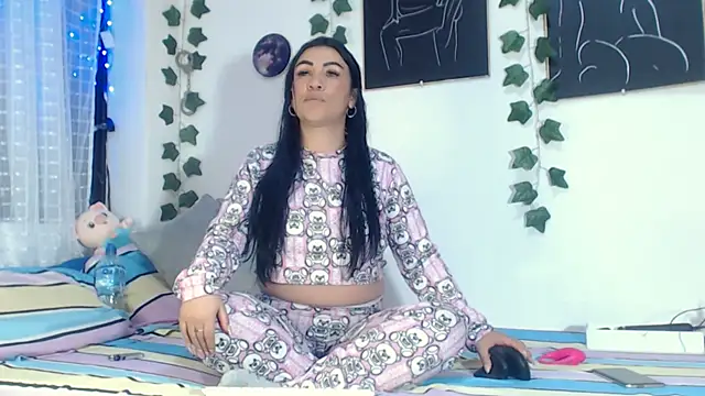 annyevans 1 online show from November 3, 2025, 9:05 pm