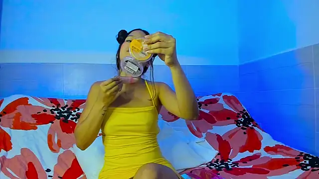 Snapshot of Ximena__1 chatting on February 18, 2025, 9:10 am Ximena 1 online show from February 18, 2025, 9:10 am