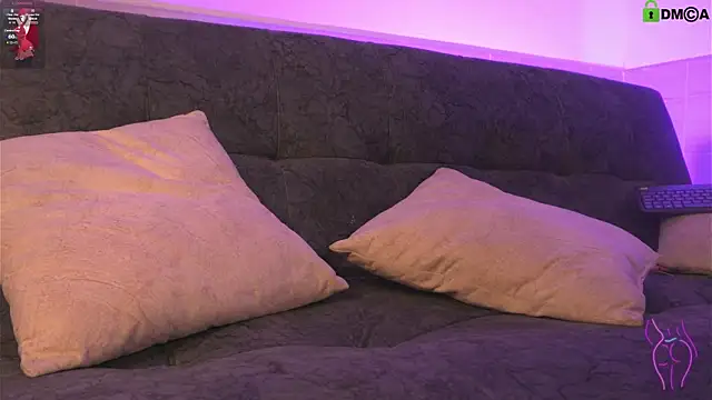 Snapshot of Ximena__1 chatting on November 15, 2025, 3:04 am Ximena 1 online show from November 15, 2025, 3:04 am