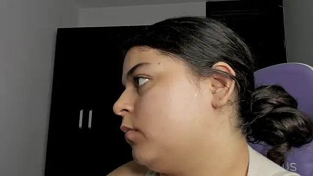 Snapshot of Little_Shaara chatting on January 28, 2025, 12:57 am Little Shaara online show from January 28, 2025, 12:57 am