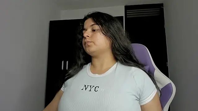 Snapshot of Little_Shaara chatting on January 28, 2025, 9:40 pm Little Shaara online show from January 28, 2025, 9:40 pm