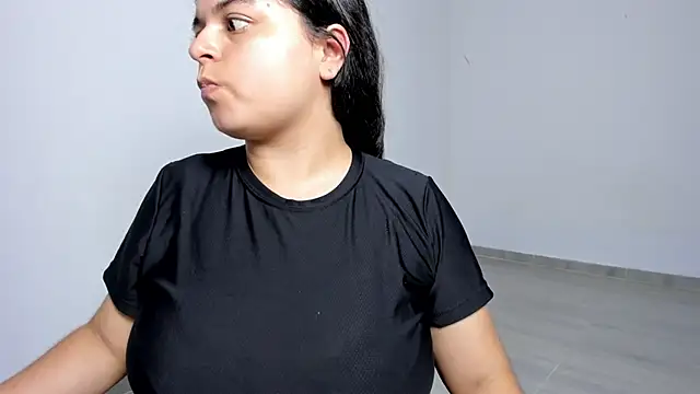 Snapshot of Little_Shaara chatting on March 20, 2025, 10:51 pm Little Shaara online show from March 20, 2025, 10:51 pm