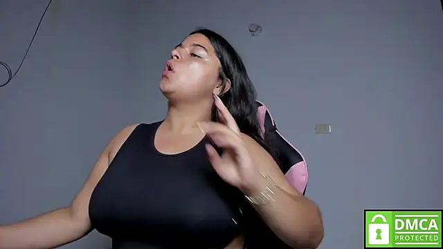 Snapshot of Little_Shaara chatting on September 19, 2025, 8:27 am Little Shaara online show from September 19, 2025, 8:27 am