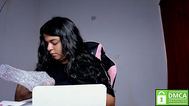 Snapshot of Little_Shaara chatting on October 29, 2025, 8:32 pm Little Shaara online show from October 29, 2025, 8:32 pm