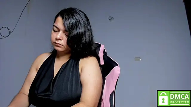 Snapshot of Little_Shaara chatting on November 9, 2025, 8:45 am Little Shaara online show from November 9, 2025, 8:45 am