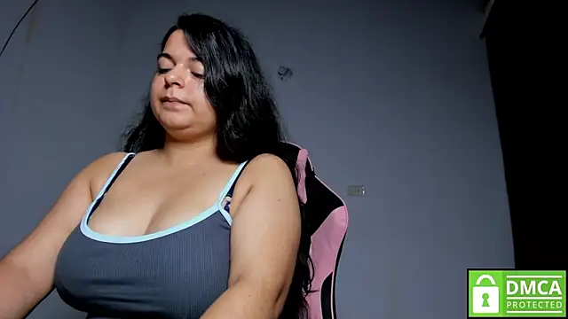 Snapshot of Little_Shaara chatting on November 11, 2025, 9:09 am Little Shaara online show from November 11, 2025, 9:09 am