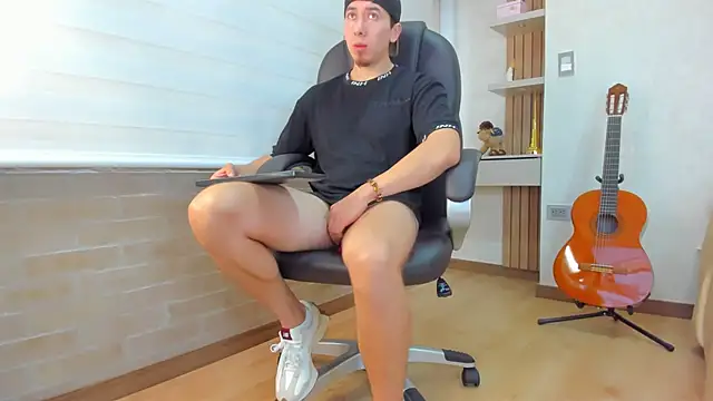 Tombarden online show from November 24, 2025, 7:13 pm