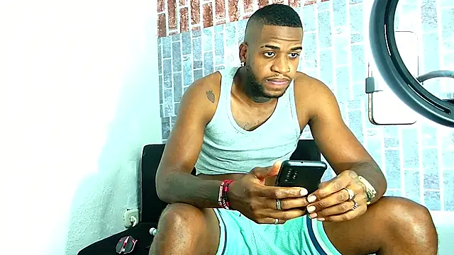 Snapshot of alejo_21cmm chatting on February 20, 2025, 6:39 am alejo 21cmm online show from February 20, 2025, 6:39 am
