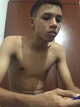 Alvarozzxv online show from January 29, 2025, 4:26 am