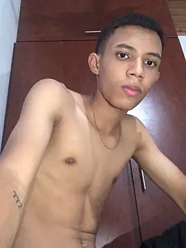 Alvarozzxv online show from January 31, 2025, 5:19 am