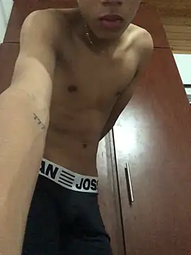 Alvarozzxv online show from February 7, 2025, 4:27 am