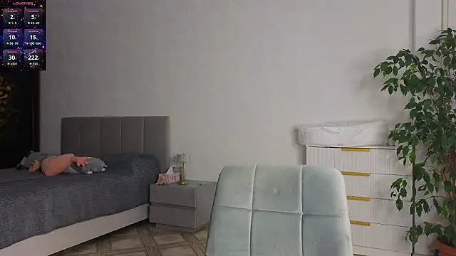  AliceBlack  online show from October 16, 2025, 5:14 pm