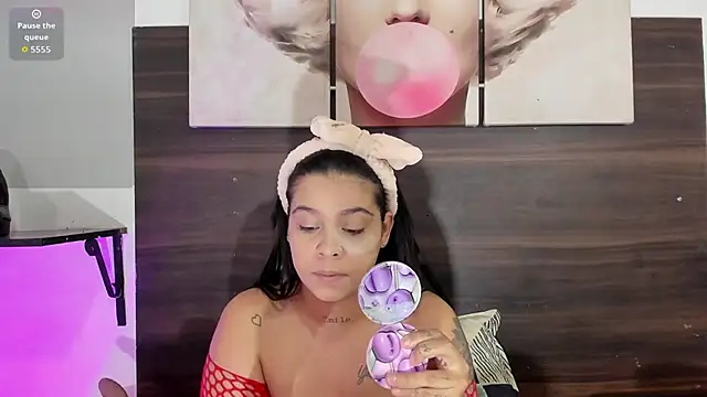 Emily rivera78 online show from October 21, 2025, 4:24 am