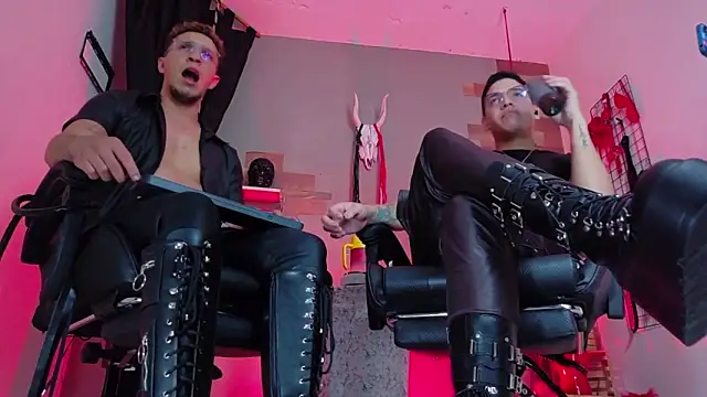 Snapshot of AngeloColleen chatting on May 13, 2026, 9:55 pm AngeloColleen online show from May 13, 2026, 9:55 pm