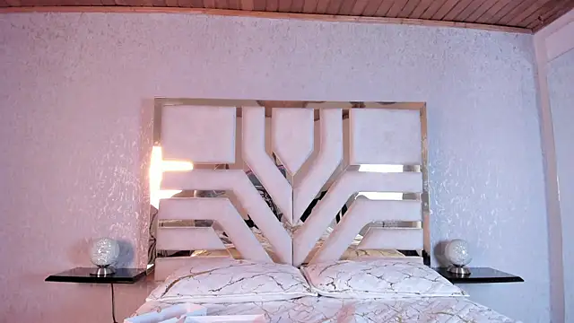 Snapshot of ElhaThomson chatting on October 6, 2025, 7:55 pm ElhaThomson online show from October 6, 2025, 7:55 pm