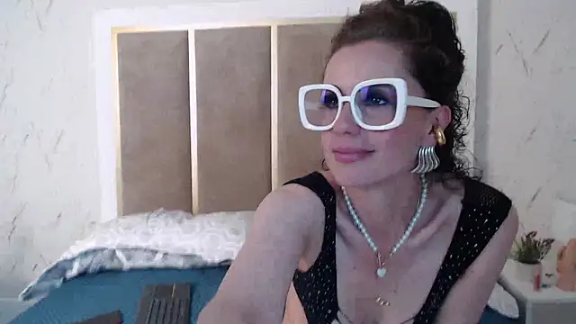 Snapshot of IsabelaWoods chatting on February 5, 2025, 9:40 pm IsabelaWoods online show from February 5, 2025, 9:40 pm