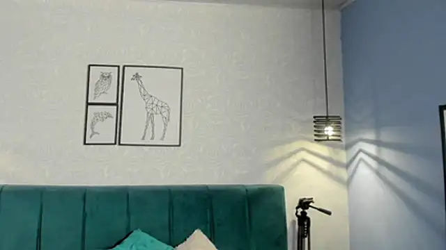 ninna curly online show from May 15, 2026, 3:24 am