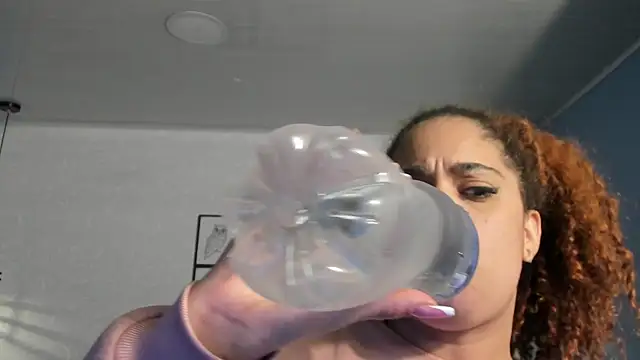 Snapshot of ninna_curly chatting on June 26, 2026, 3:22 am ninna curly online show from June 26, 2026, 3:22 am