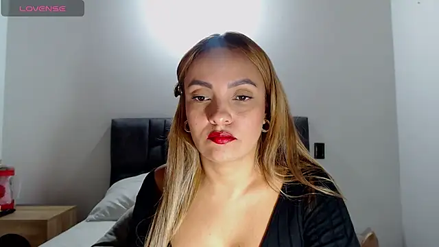Snapshot of Amberr-Fox chatting on February 18, 2025, 8:03 pm Amberr-Fox online show from February 18, 2025, 8:03 pm