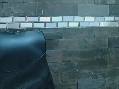 Snapshot of Santiago-Thompson chatting on October 31, 2025, 10:44 pm Santiago-Thompson online show from October 31, 2025, 10:44 pm