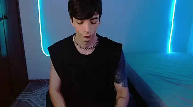 H3ll B0I online show from February 25, 2025, 4:35 am